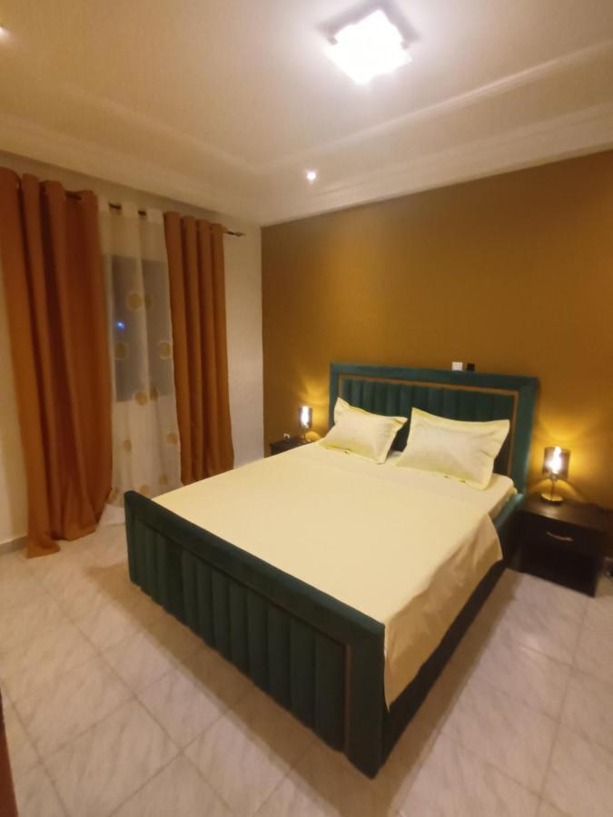 Residence Deluxe Yaoundé Buitenkant foto
