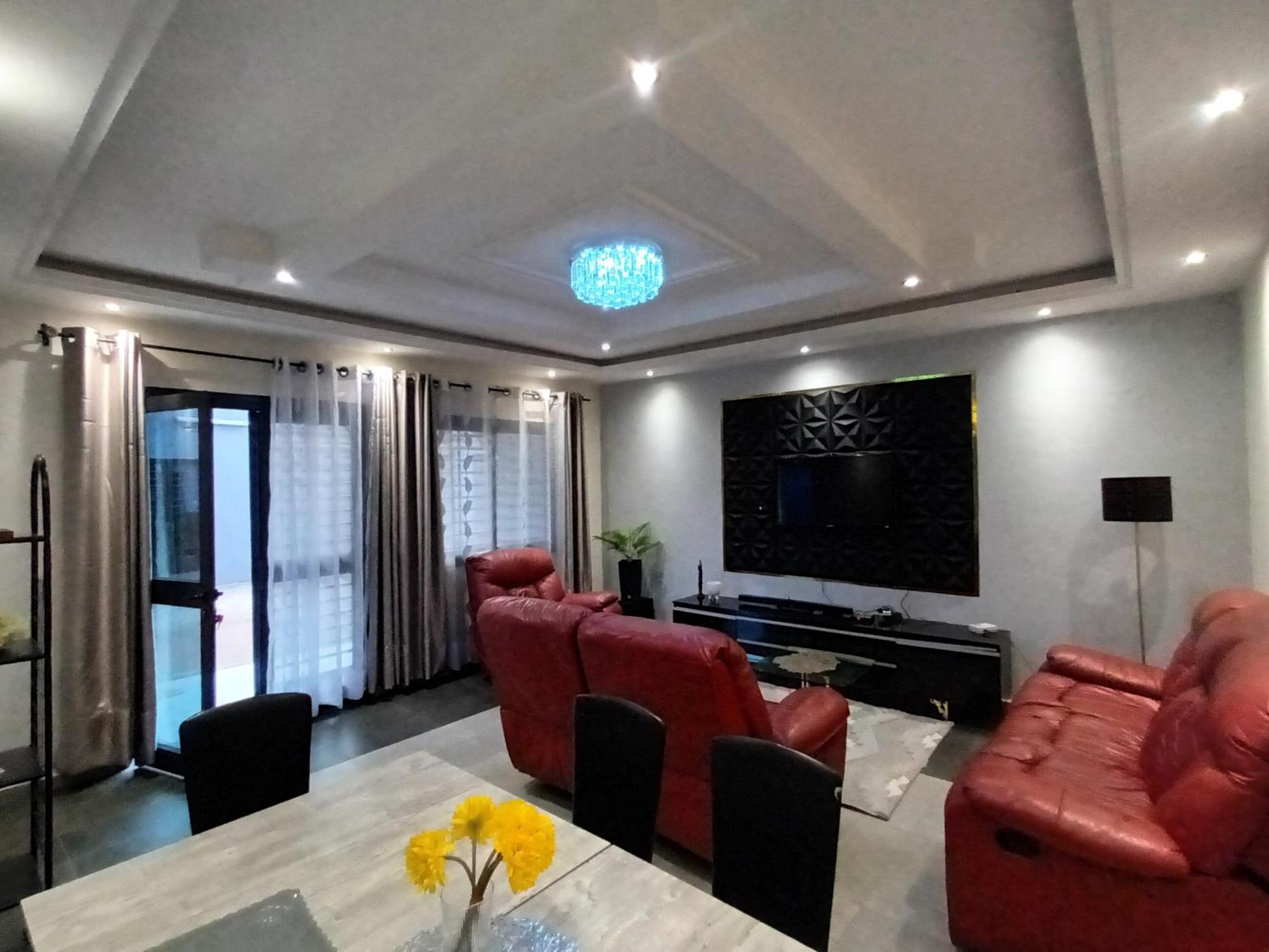 Residence Deluxe Yaoundé Buitenkant foto